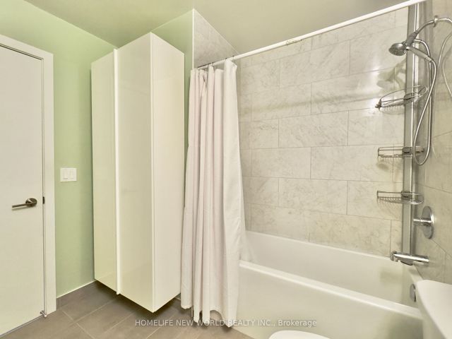 809 - 36 Forest Manor Rd