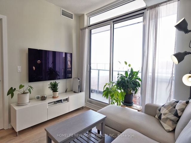 809 - 36 Forest Manor Rd