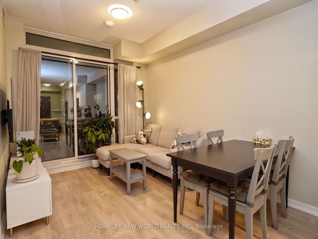 809 - 36 Forest Manor Rd