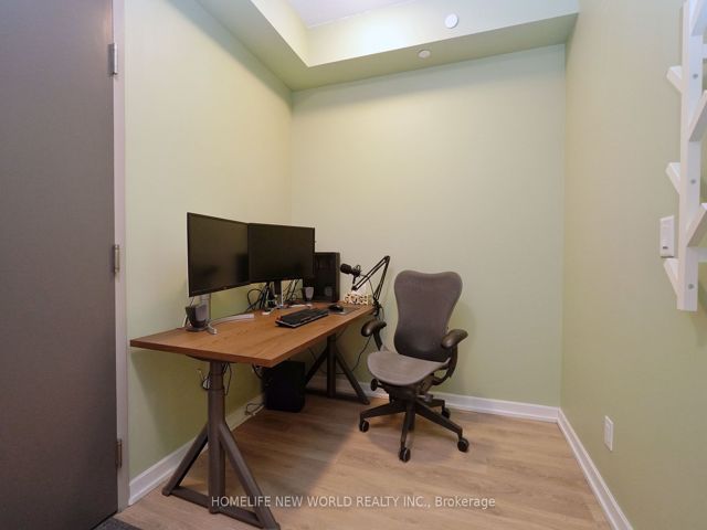 809 - 36 Forest Manor Rd