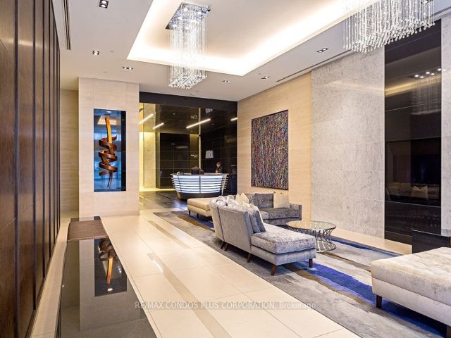 6201 - 388 Yonge St