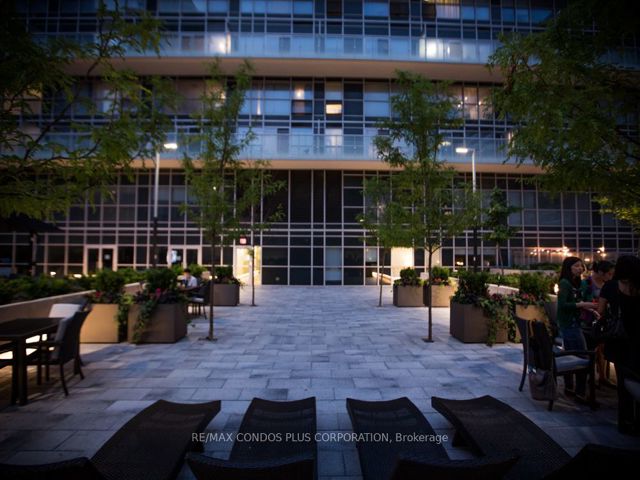 6201 - 388 Yonge St