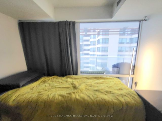 901 - 18 Maitland Terr E