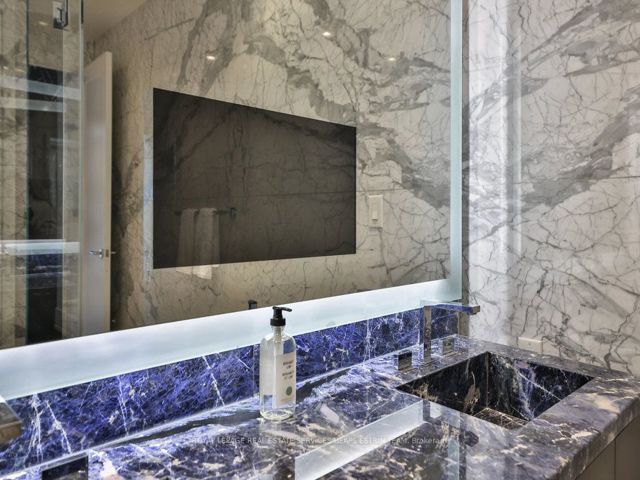 3D - 36 Hazelton Ave