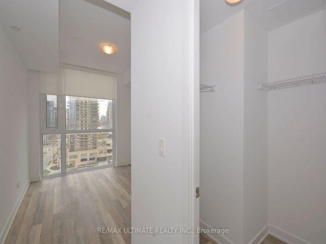 401 - 5180 Yonge St