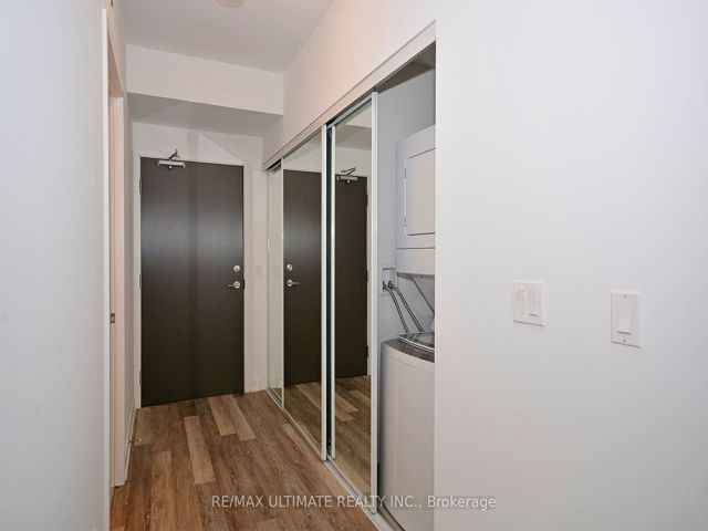 401 - 5180 Yonge St