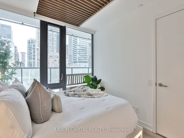 203 - 161 Roehampton Ave N