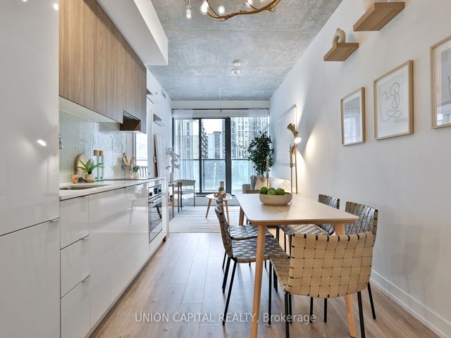 203 - 161 Roehampton Ave N