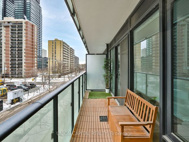 203 - 161 Roehampton Ave N