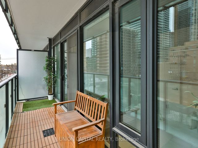 203 - 161 Roehampton Ave N