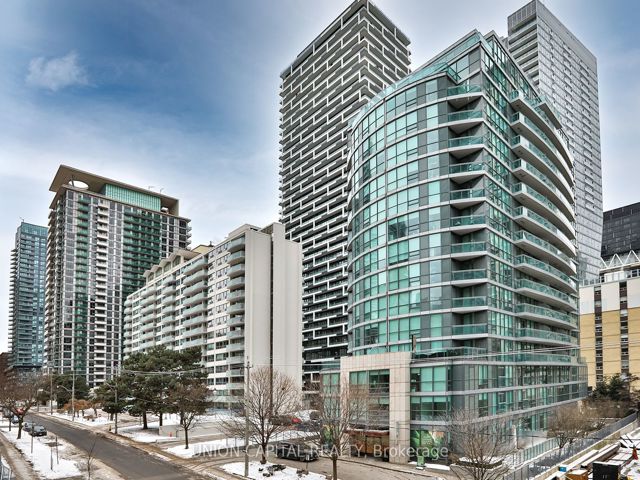 203 - 161 Roehampton Ave N