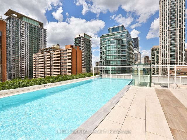 203 - 161 Roehampton Ave N