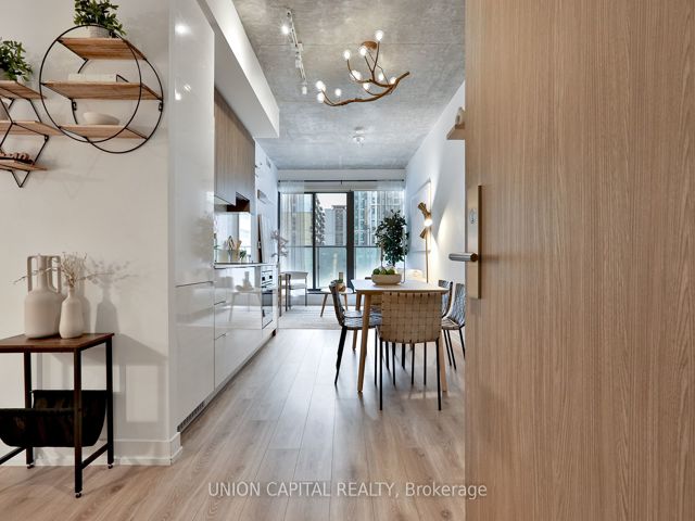 203 - 161 Roehampton Ave N