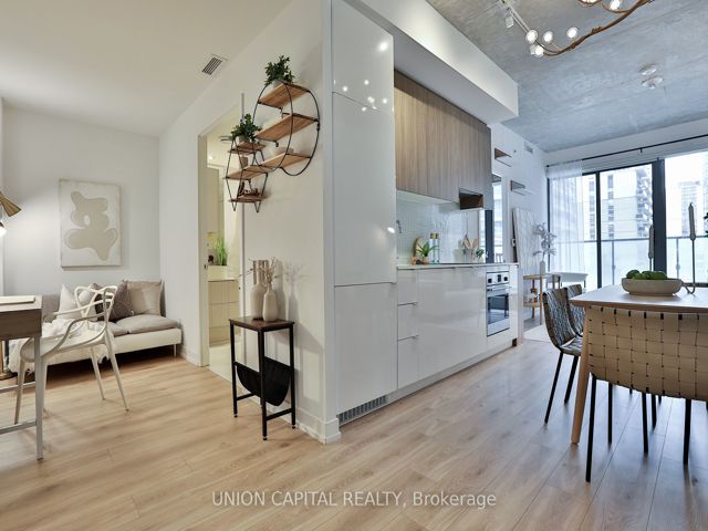 203 - 161 Roehampton Ave N
