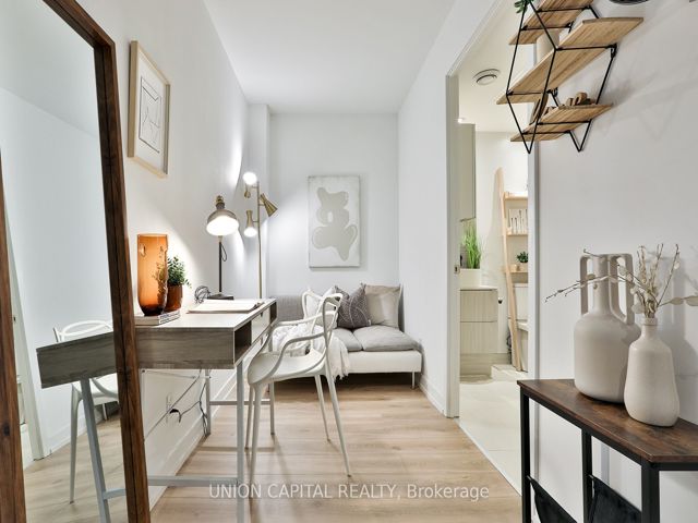 203 - 161 Roehampton Ave N