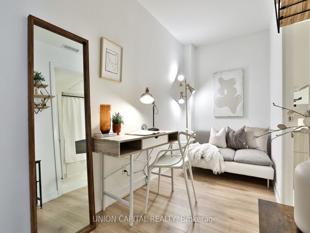 203 - 161 Roehampton Ave N