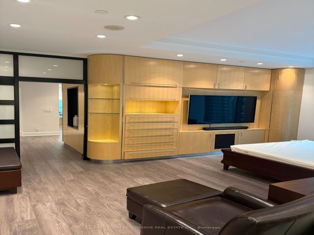 1102 - 77 Charles St W