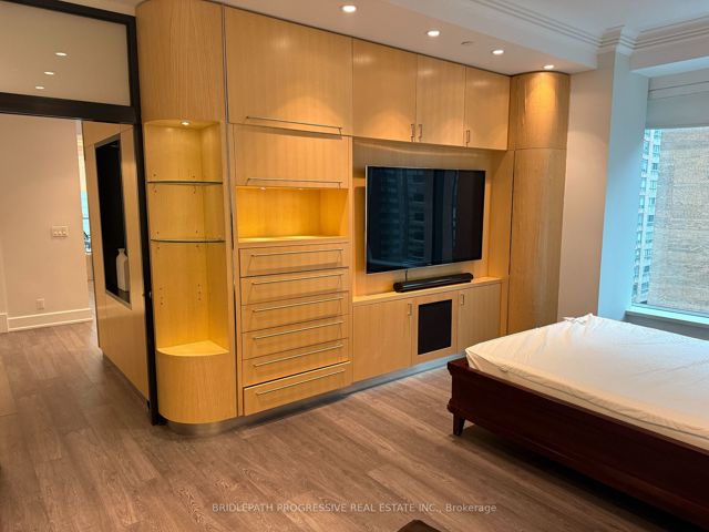 1102 - 77 Charles St W