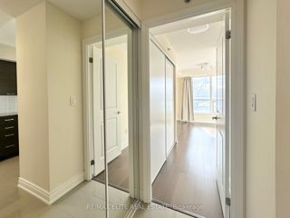 313 - 760 Sheppard Ave W