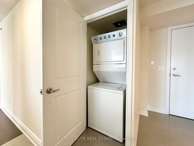 313 - 760 Sheppard Ave W