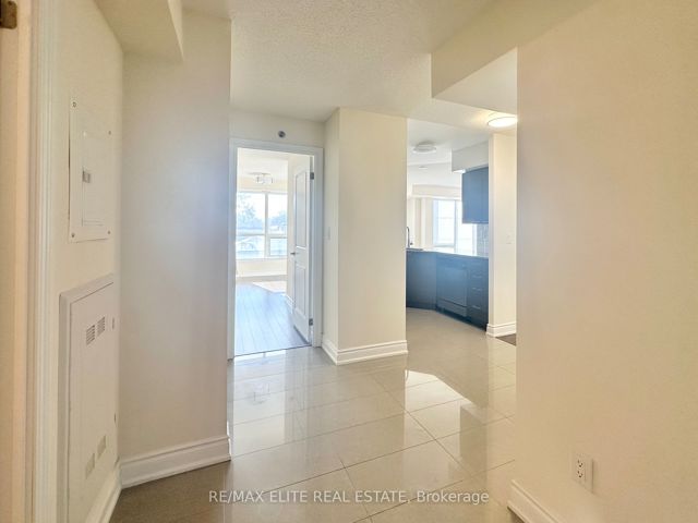 313 - 760 Sheppard Ave W