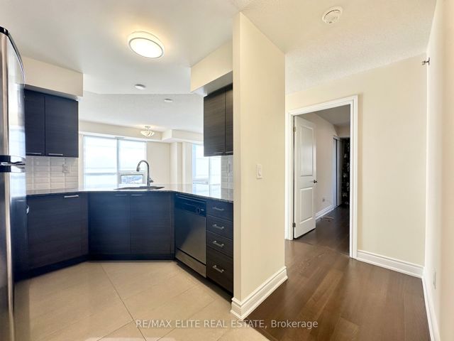 313 - 760 Sheppard Ave W
