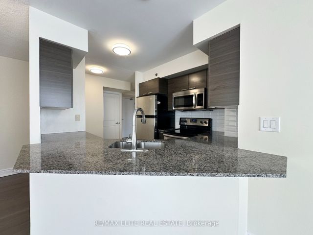 313 - 760 Sheppard Ave W