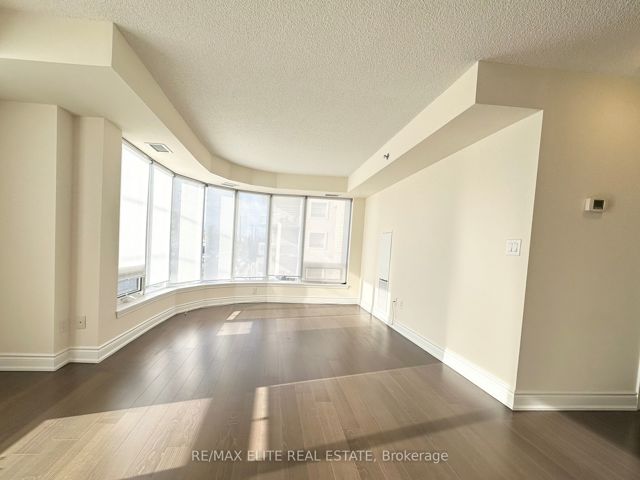 313 - 760 Sheppard Ave W
