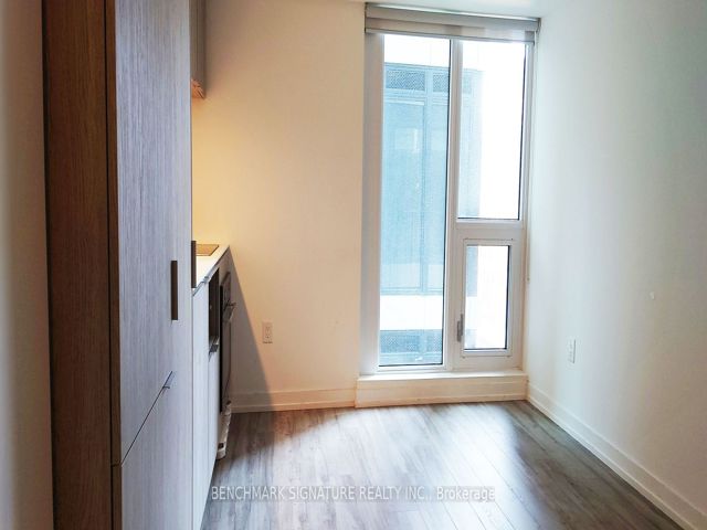 631 - 77 Shuter St