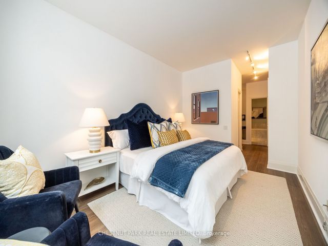 102 - 20 Scrivener Sq