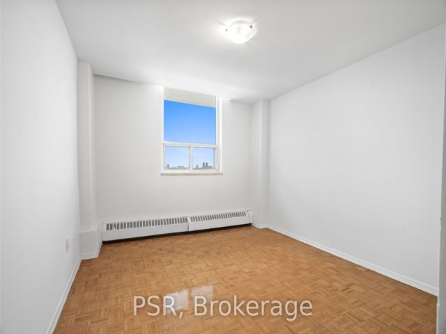 1222 - 105 Rowena Dr