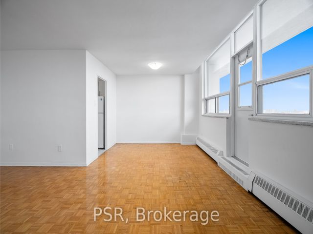 1222 - 105 Rowena Dr