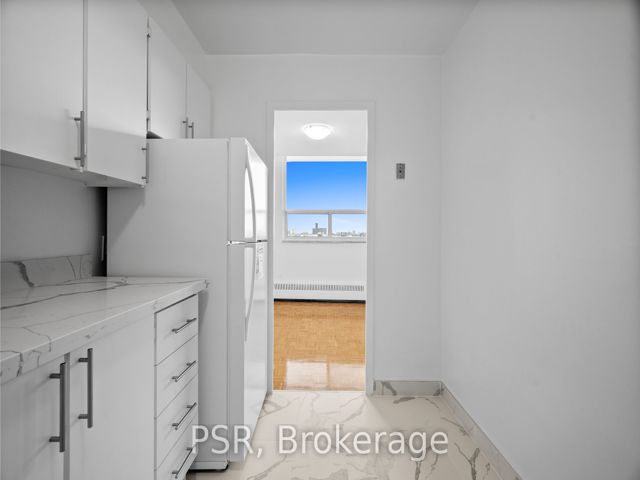 1222 - 105 Rowena Dr