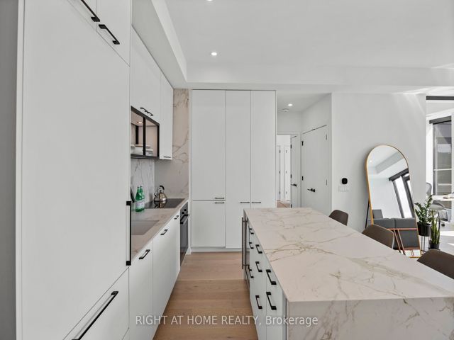 1313 - 505 Richmond St W