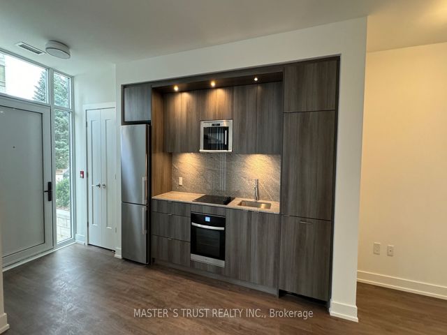 203 - 30 Inn On The Park Dr