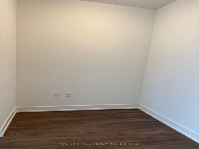 203 - 30 Inn On The Park Dr