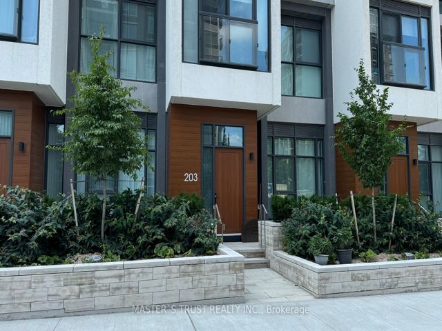 203 - 30 Inn On The Park Dr
