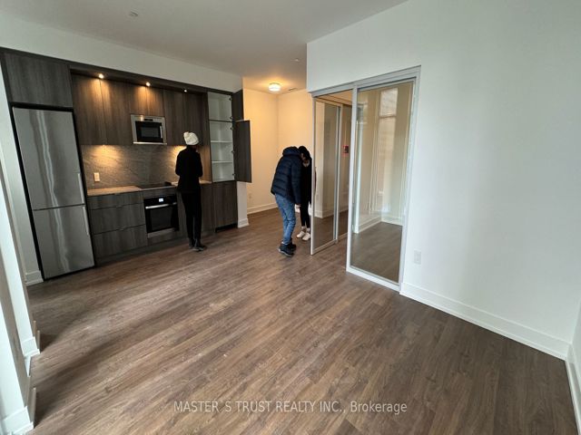 203 - 30 Inn On The Park Dr