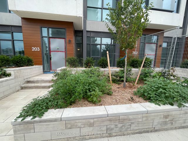 203 - 30 Inn On The Park Dr