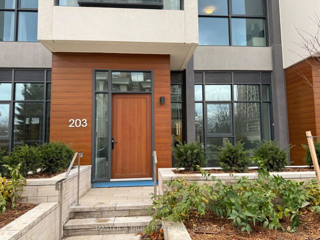 203 - 30 Inn On The Park Dr