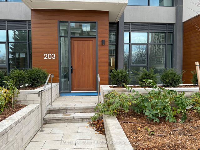 203 - 30 Inn On The Park Dr
