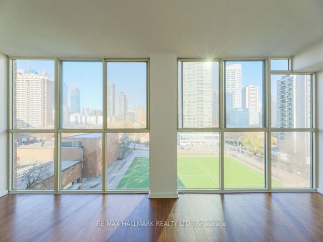 905 - 15 Maitland Pl