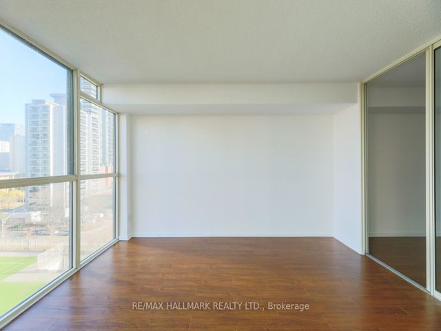 905 - 15 Maitland Pl