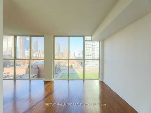 905 - 15 Maitland Pl