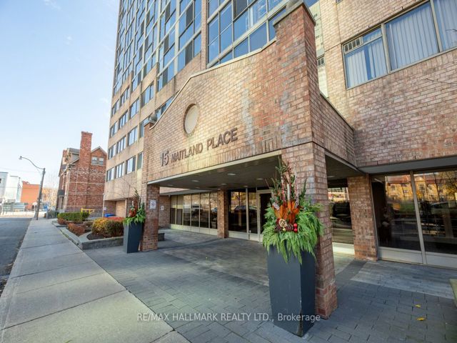 905 - 15 Maitland Pl
