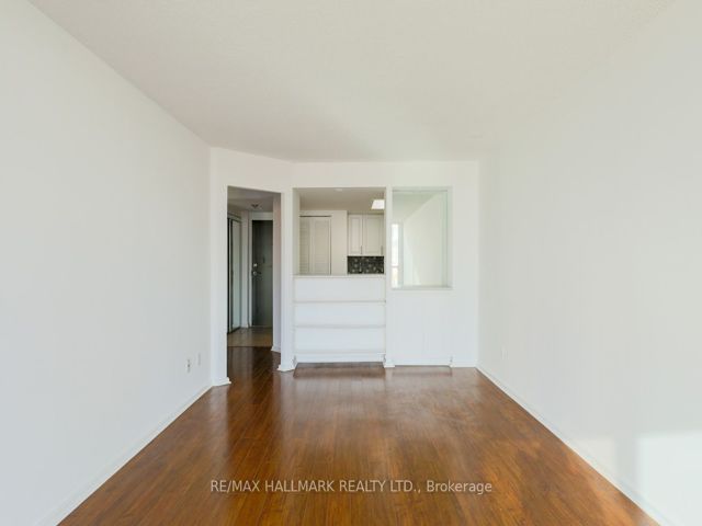 905 - 15 Maitland Pl