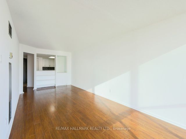 905 - 15 Maitland Pl
