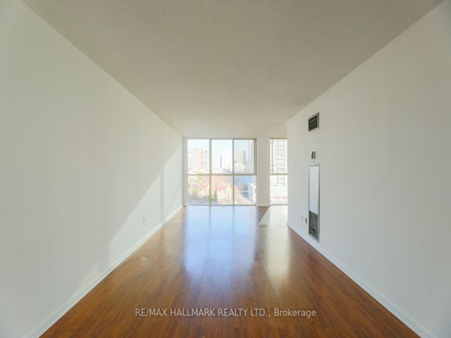 905 - 15 Maitland Pl