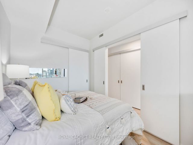 1411 - 197 Yonge St