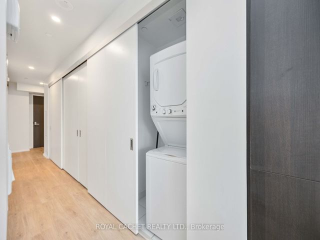 1411 - 197 Yonge St